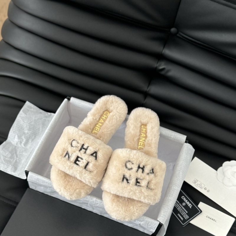 Ch**el slippers